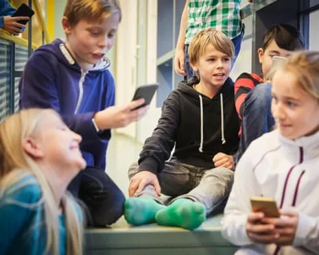 Sweden to Enforce National Mobile Phone Ban in Classrooms