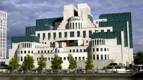The UK's Secret Intelligence Service Rolls Out Dark Web Gateway to Recruit Agents in Russia